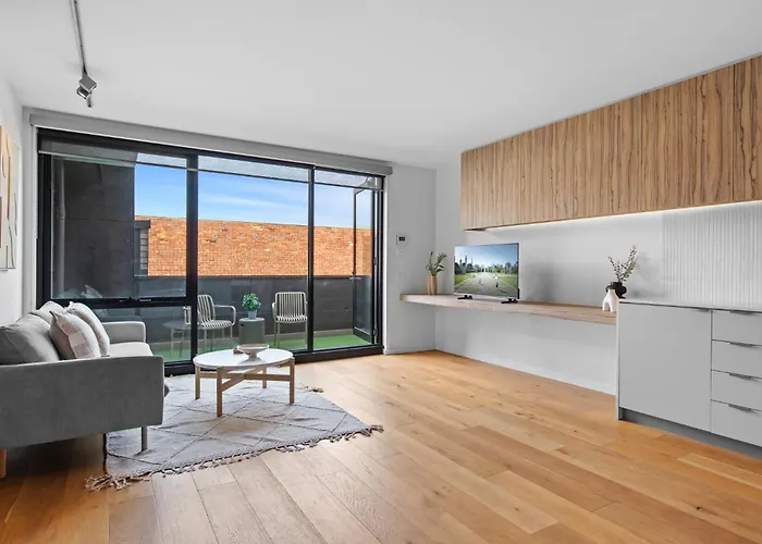 Lovely 1-Bed With Balcony In St Kilda\'S Heart