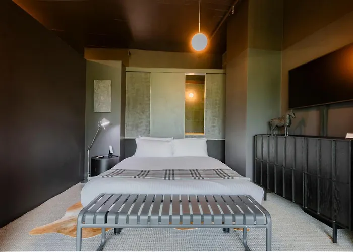 Luxury 1 Bd Apartment With Views Of The Shrine