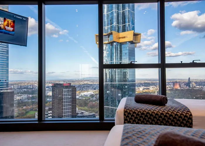 Sub-Penthouse Style Apartment With Amazing Views