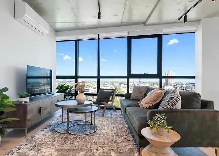 City And Bay View 3Br Apt With Balcony And Wi-Fi