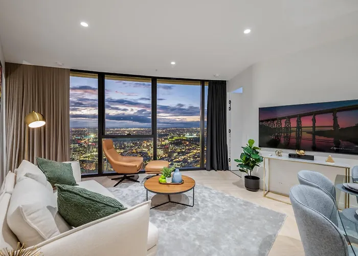 Sapphire Finest Cbd & Garden Views 3Br 2B With Free Parking