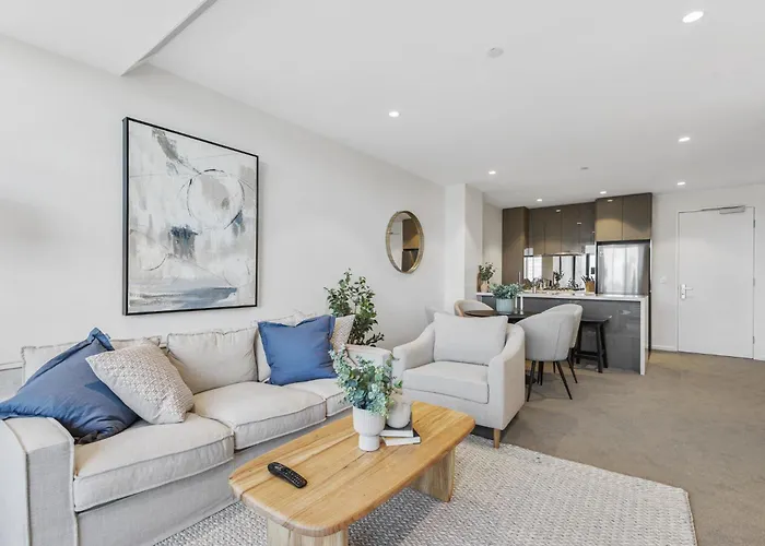 Elegant 2-Bed Apartment With Balcony & City Views