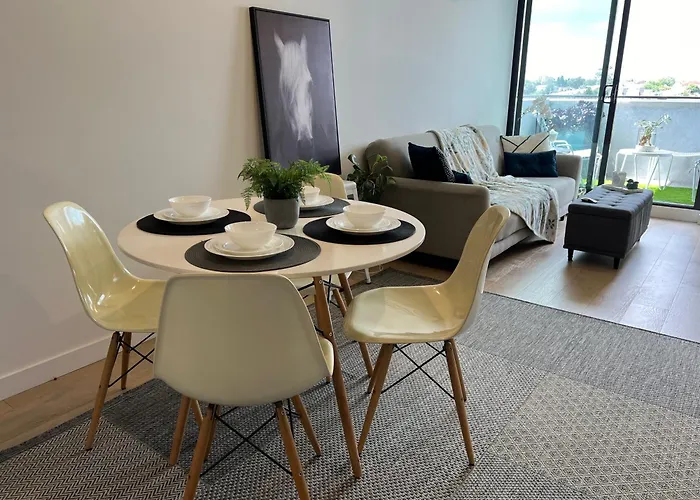 Modern 7Th Floor Flat, Parking, Convenient, Quiet