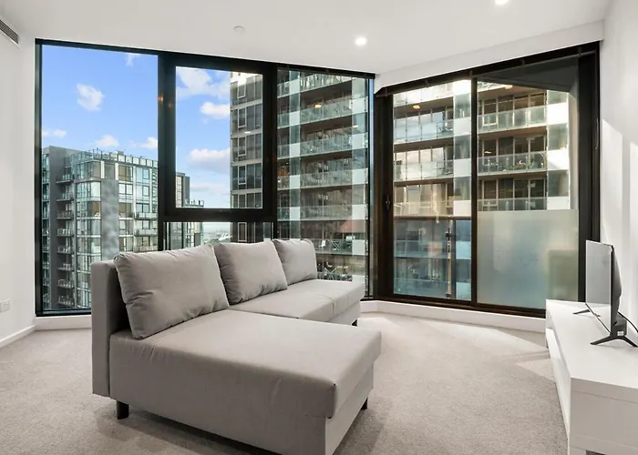 2Br Prime Spot! Steps From Crown & Yarra River