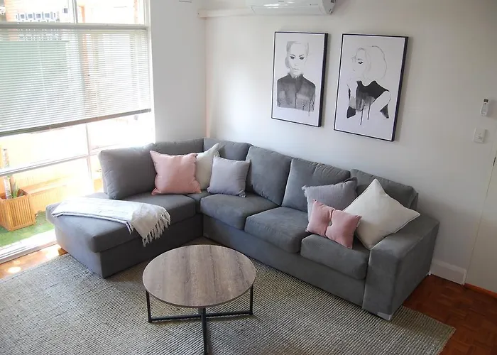 Balcony Retreat Apartment By Ready Set Host