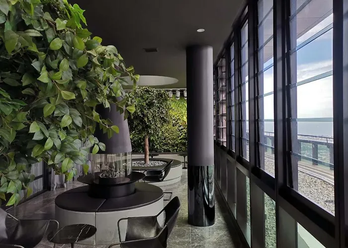 Shadow Play 2Bed Ocean View Apartment
