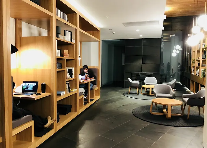 Explore Docklands Lovely Apartment Lvl8