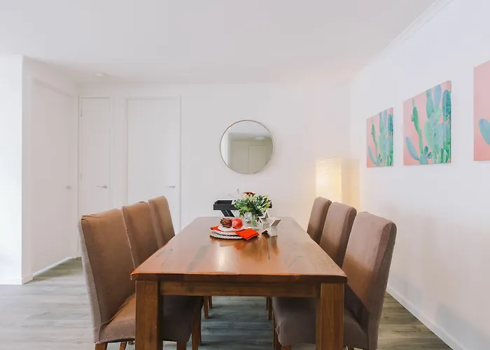 South Melbourne 2Bed 2Bath Family Apt