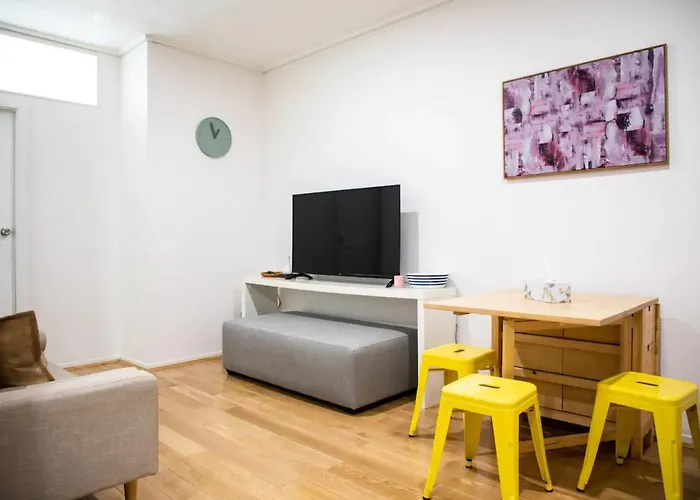 Cozy 3 Bedroom Apartment In The Heart Of Melbourne Cbd