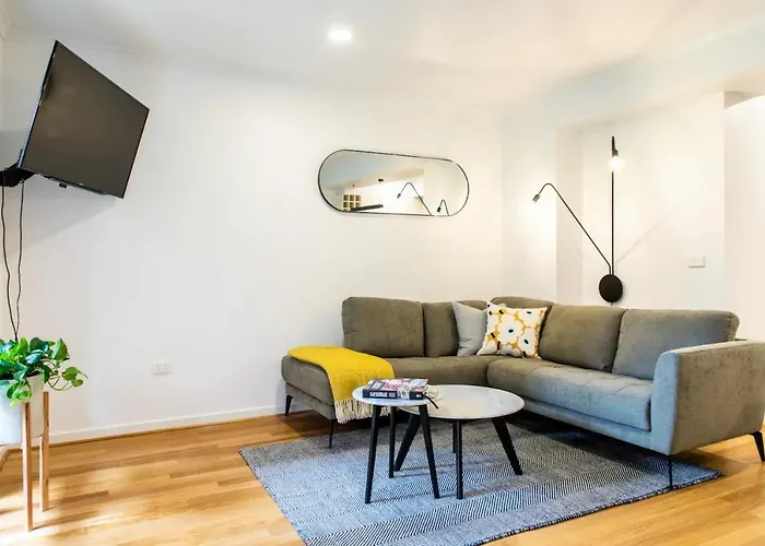 Luxury Spacious 2 Bedroom Fitzroy Apartment