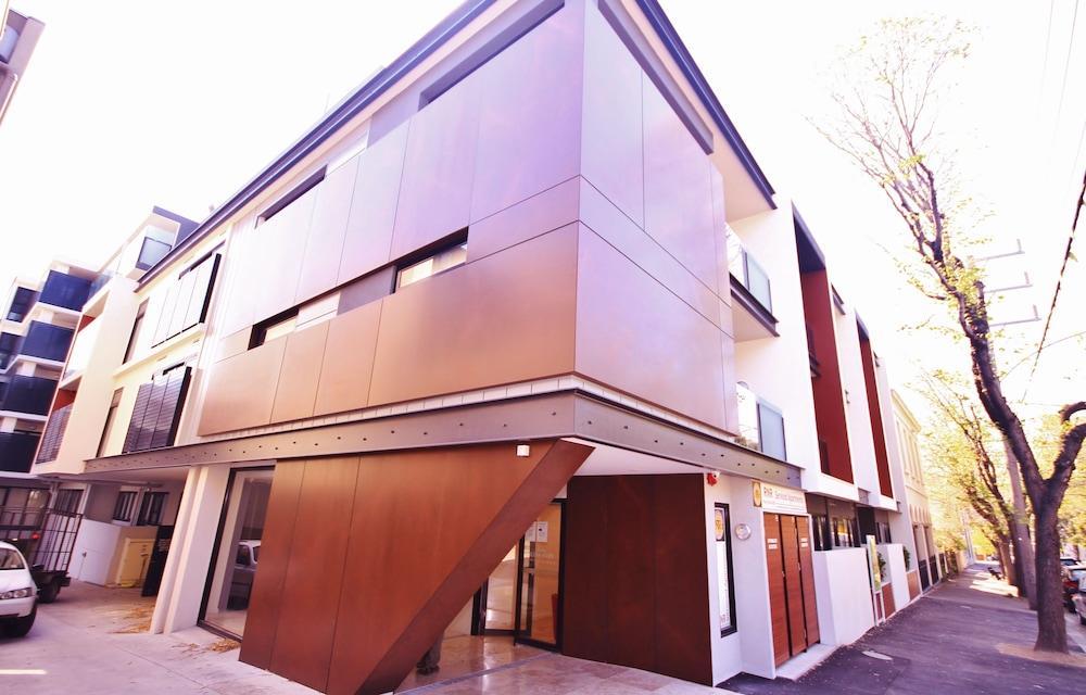 Rnr Serviced North Melbourne