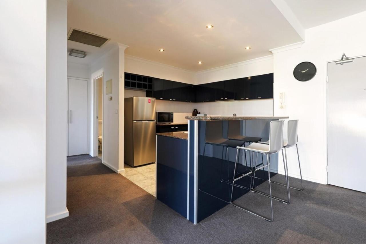 Extra Large 2 Bedroom In Melbournes Southbank Apartment