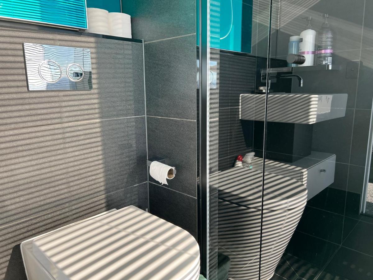 Wsp Luxury 2b2b In Cbd With Free Parking Apartment