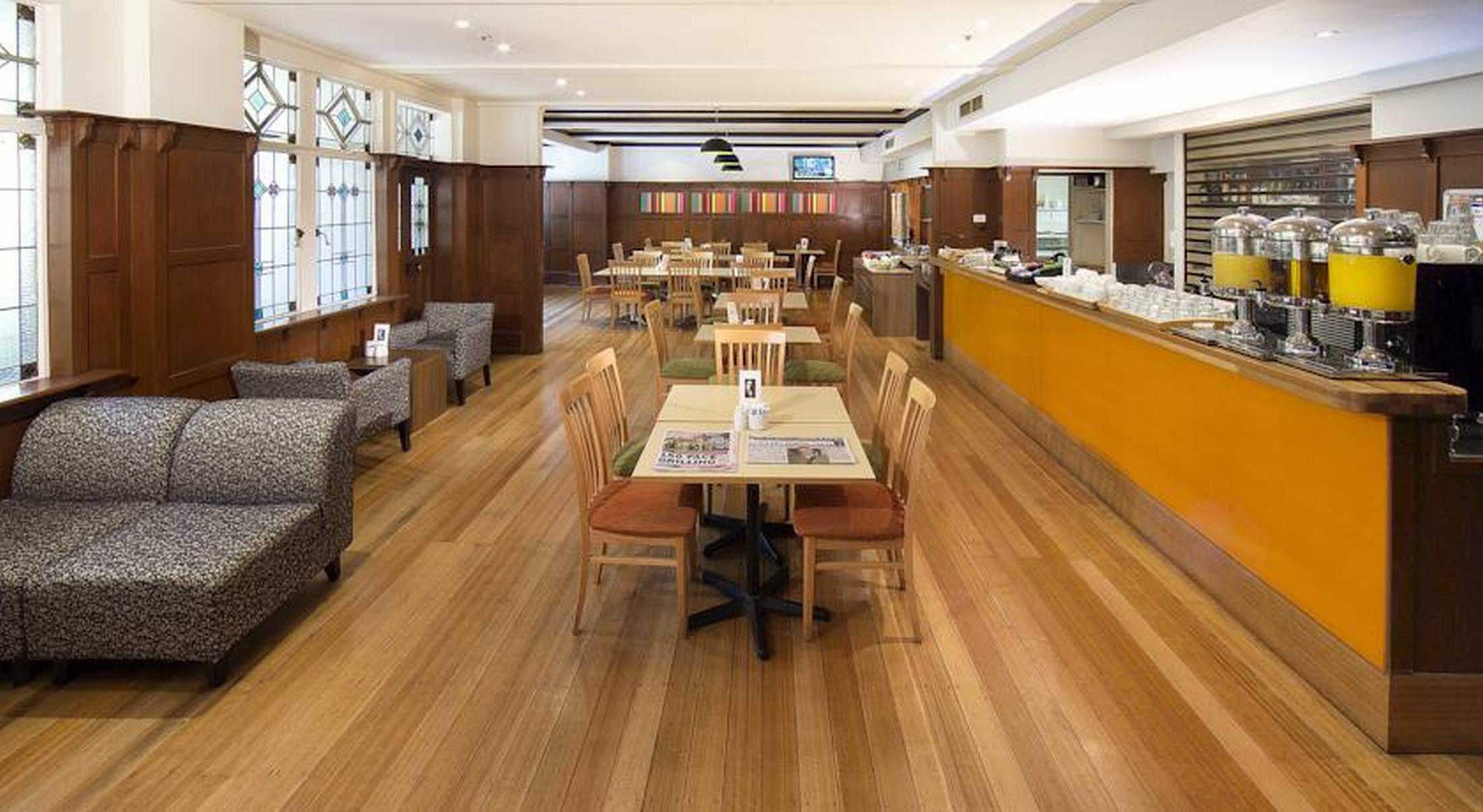 Hotel Ibis Styles Kingsgate 3*