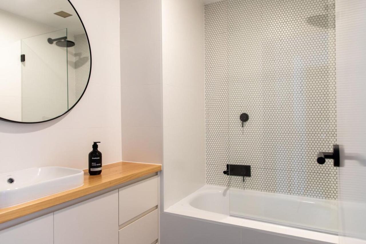 Luxury Spacious 2 Bedroom Fitzroy * Melbourne