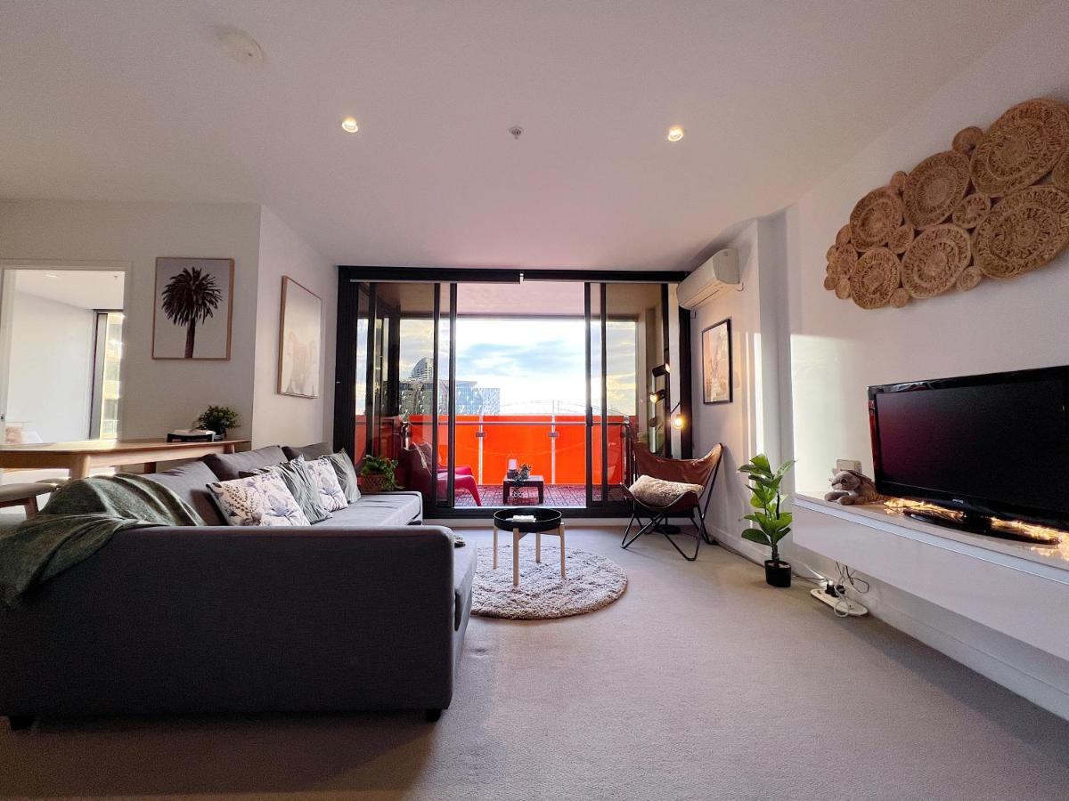 Cosy 2 Beds 2 Baths Apt With Car Park At Southern Cross