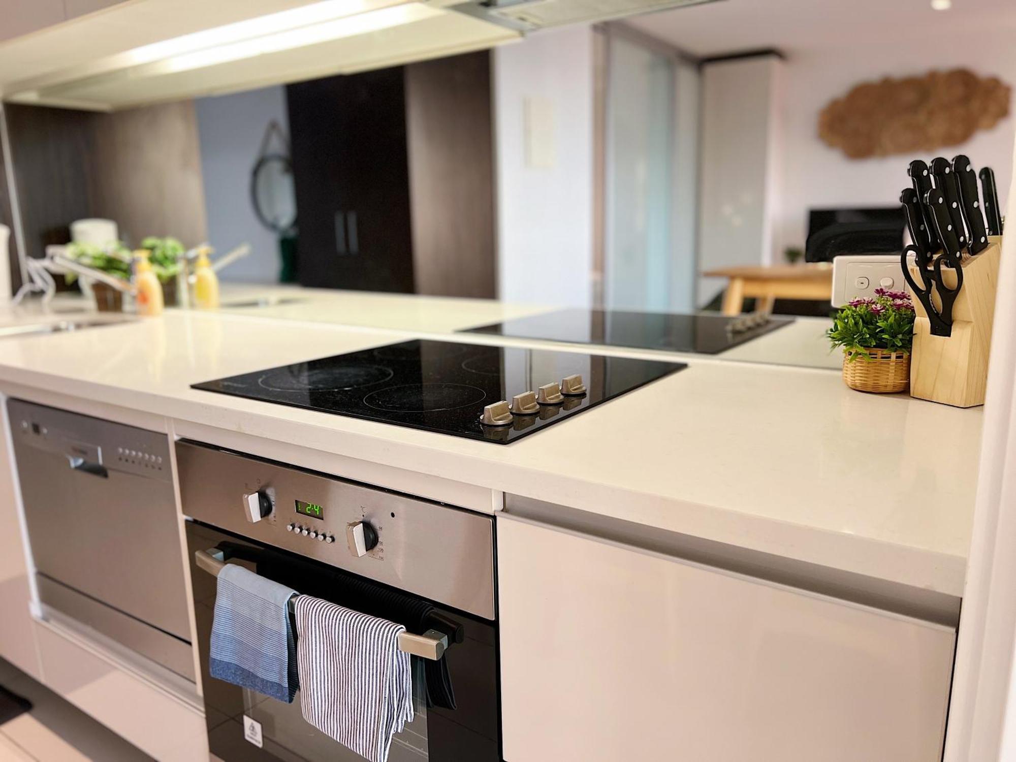 Cosy 2 Beds 2 Baths Apt With Car Park At Southern Cross Apartment *