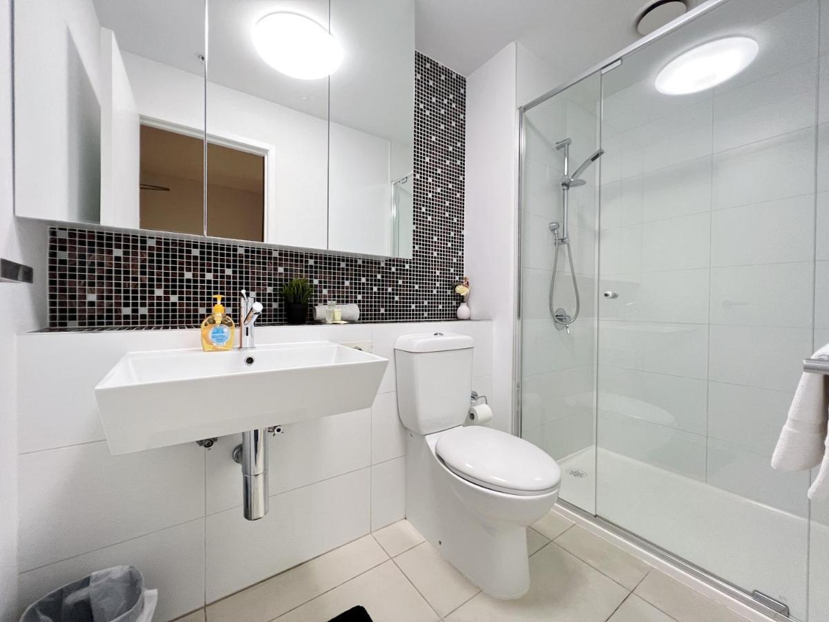 Cosy 2 Beds 2 Baths Apt With Car Park At Southern Cross Apartment Melbourne