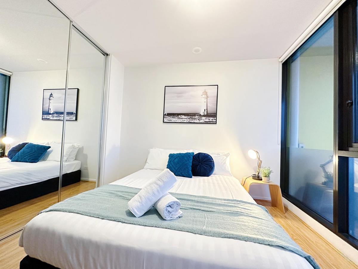 Spacious Family-sized 2br Apt Near Crown Casino + Carpark On Site