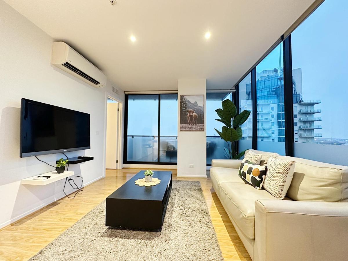 Spacious Family-sized 2br Apt Near Crown Casino + Carpark On Site * Melbourne