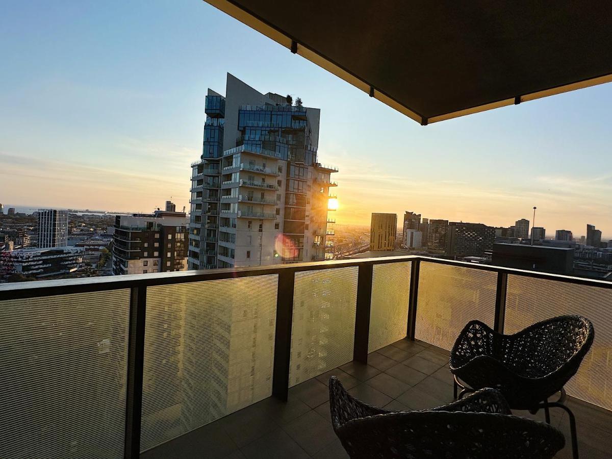 Apartment Spacious Family-sized 2br Apt Near Crown Casino + Carpark On Site Melbourne
