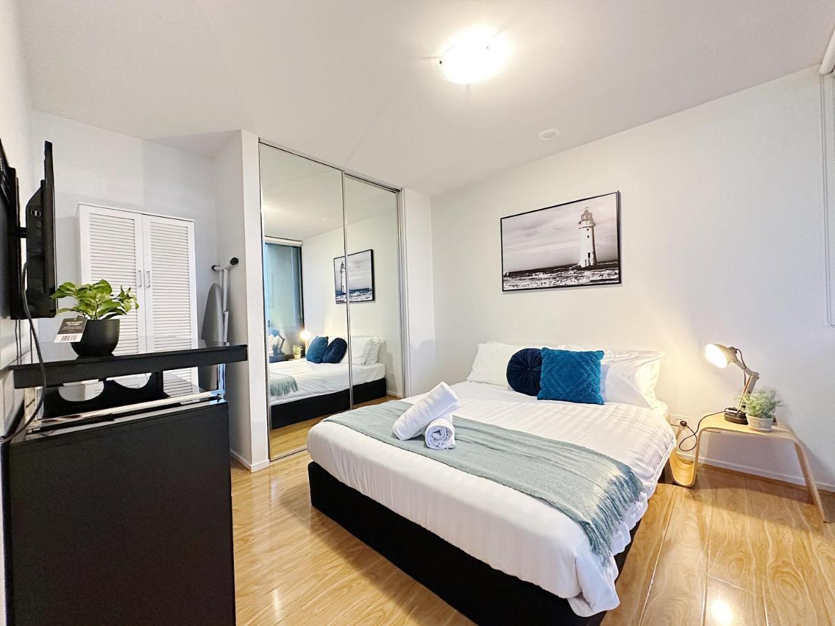 Spacious Family-sized 2br Apt Near Crown Casino + Carpark On Site Apartment *