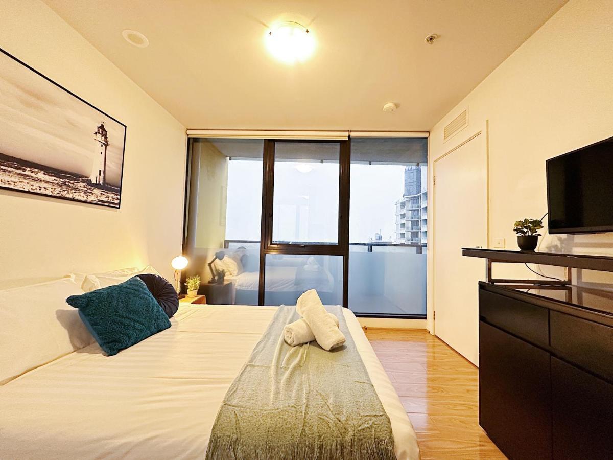 Spacious Family-sized 2br Apt Near Crown Casino + Carpark On Site