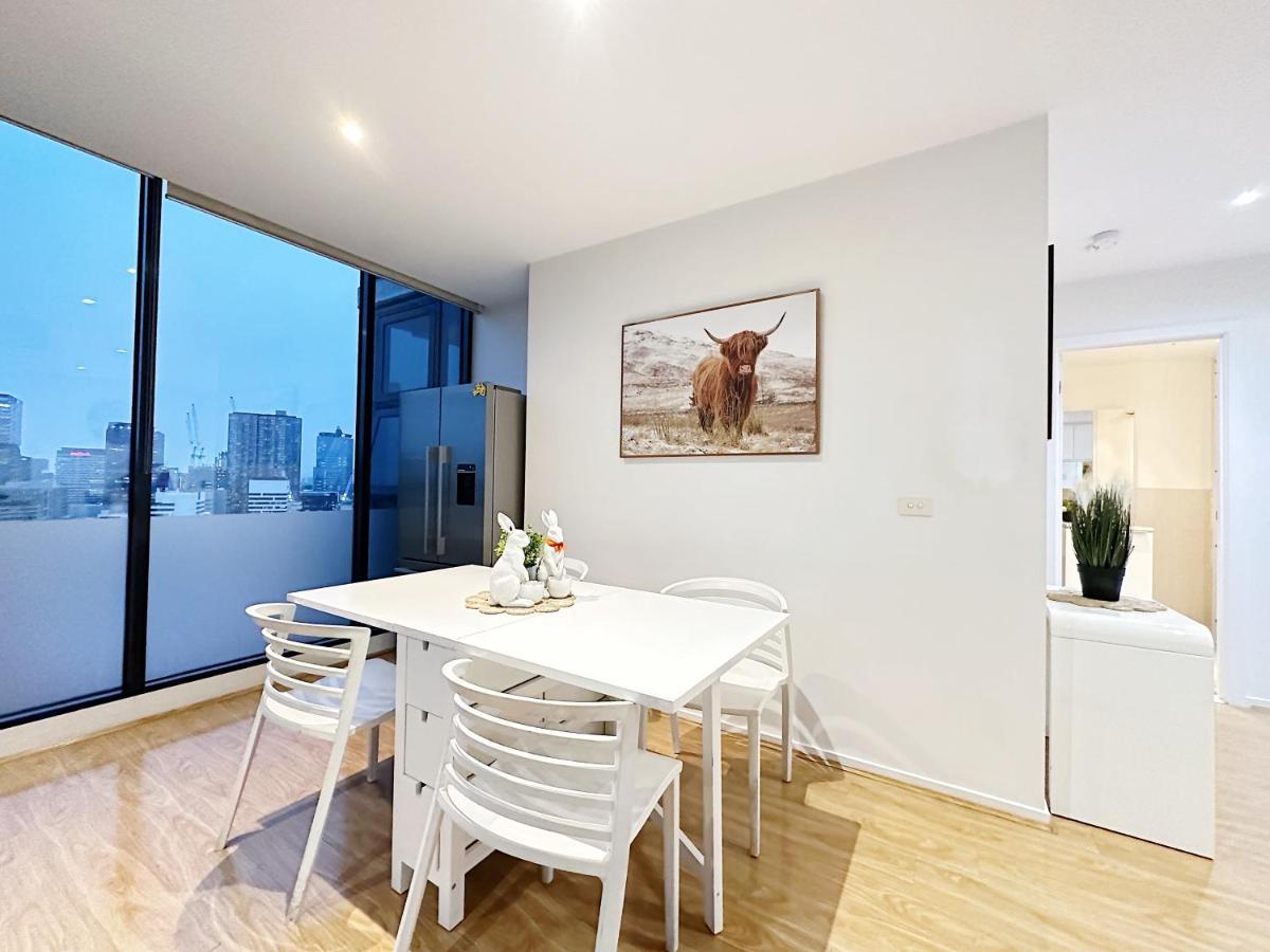 Apartment Spacious Family-sized 2br Apt Near Crown Casino + Carpark On Site