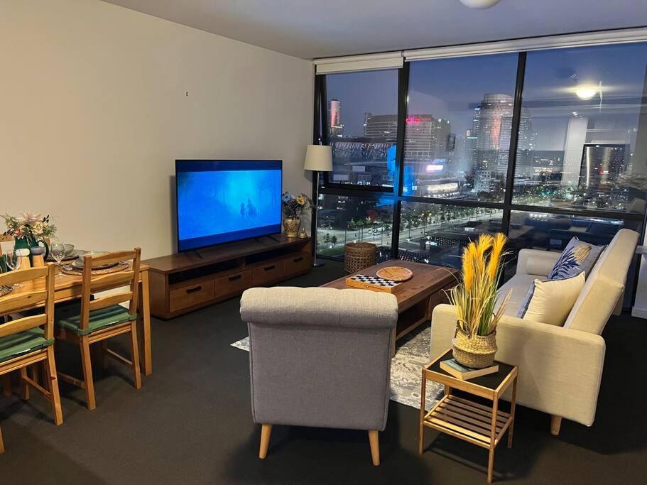 Apartment 17 Floor Waterfront Docklands 2br 2car