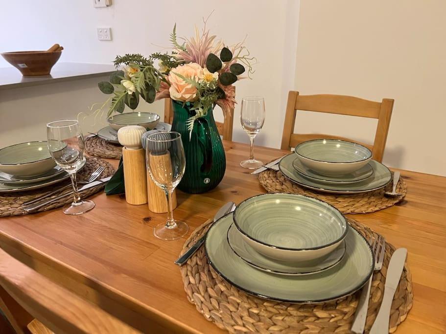 Apartment 17 Floor Waterfront Docklands 2br 2car Melbourne