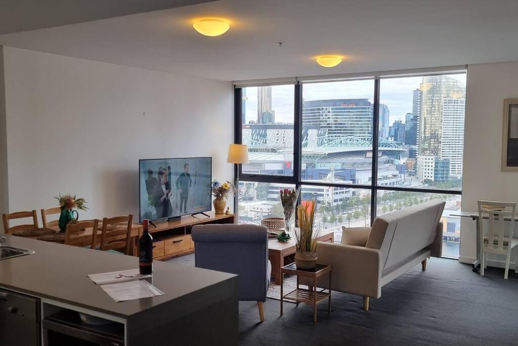 Apartment 17 Floor Waterfront Docklands 2br 2car