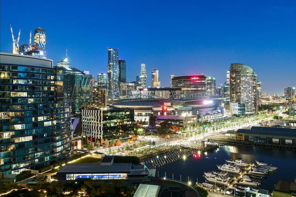 Apartment 17 Floor Waterfront Docklands 2br 2car