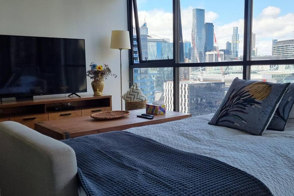17 Floor Waterfront Docklands 2br 2car Apartment *