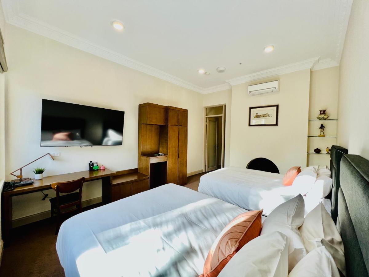 Clarendon 4*