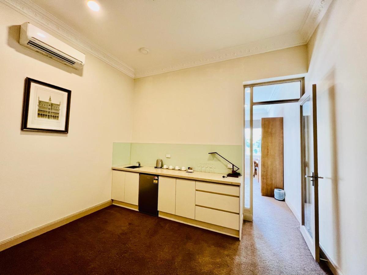 Hotel Clarendon Melbourne