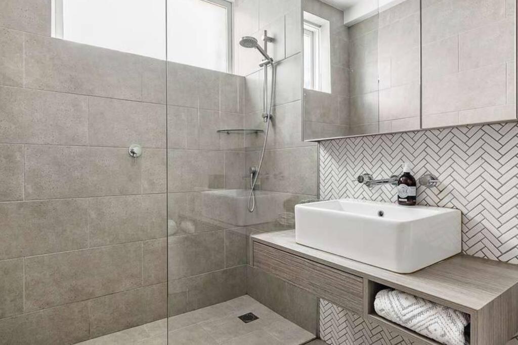 Moments To Elwood And Village Apartment Melbourne