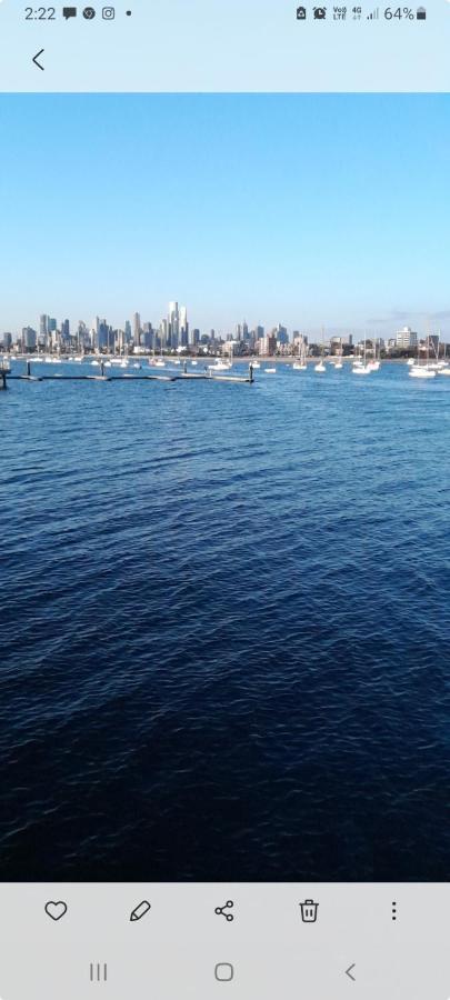 Apartment Beachside Harbour Melbourne