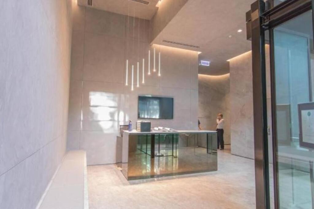 Luxury 2-bedrooms, In Apartment *