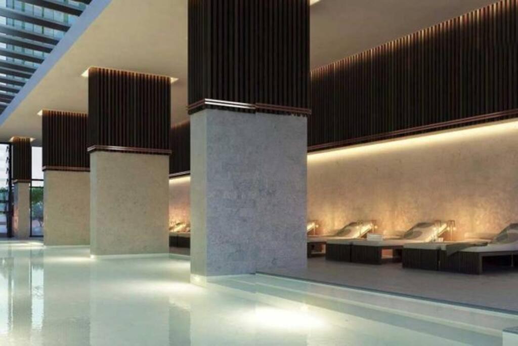 Luxury 2-bedrooms, In Apartment *