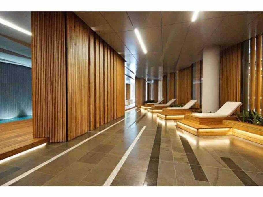 Apartment Getaway 2bdrm Parking Pool & Melbourne