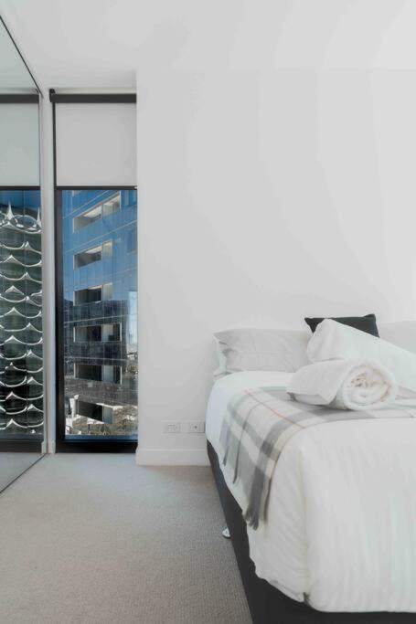 Apartment Getaway 2bdrm Parking Pool & Melbourne