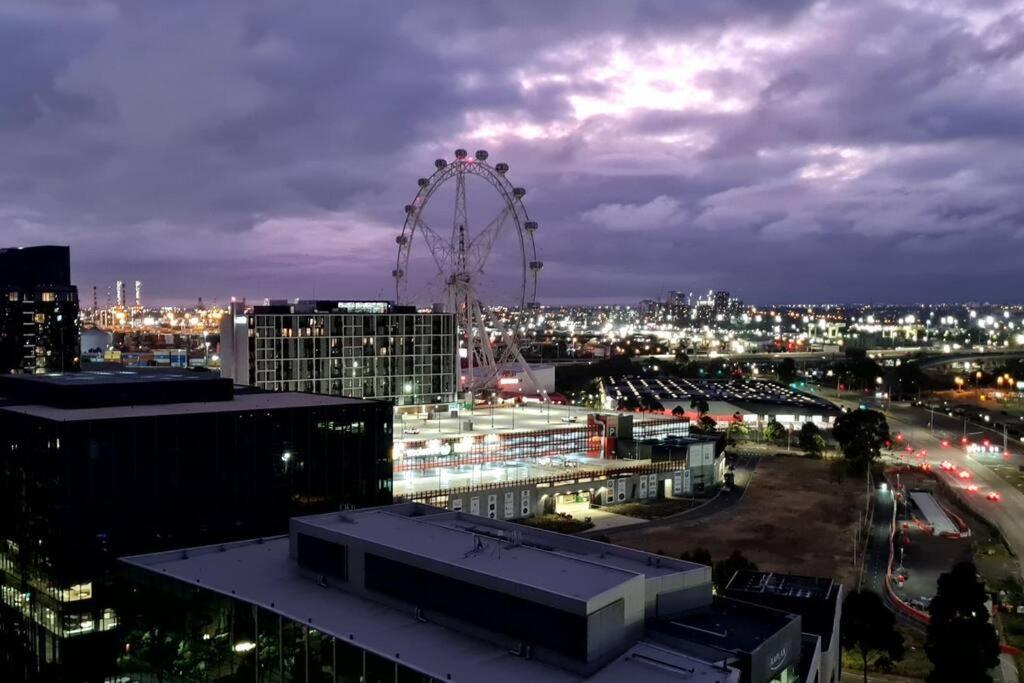 Apartment Docklands Living At Its Best Melbourne
