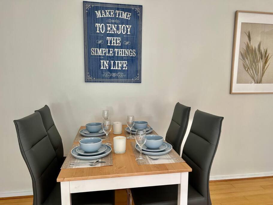 Large Two Bedroom In Glen Iris * Melbourne