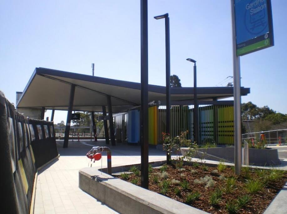 Large Two Bedroom In Glen Iris * Melbourne