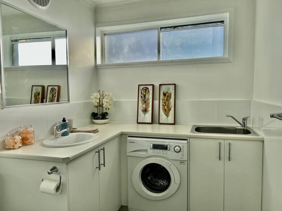 Large Two Bedroom In Glen Iris *