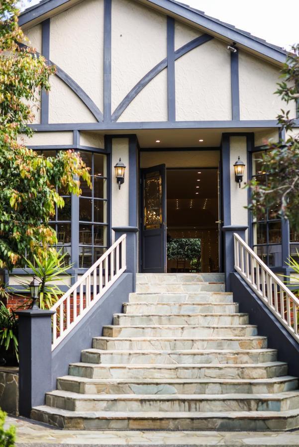 Lodge Elizabethan Melbourne