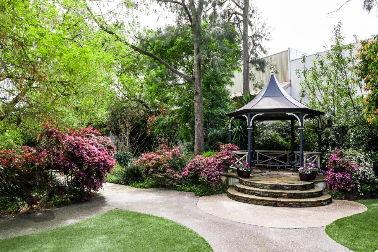 Elizabethan * Melbourne