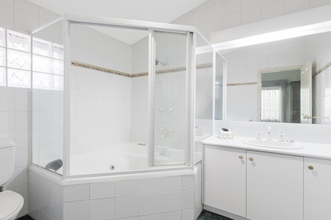 Lodge Elizabethan Melbourne