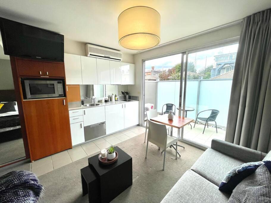 222 Astral Apartment Melbourne