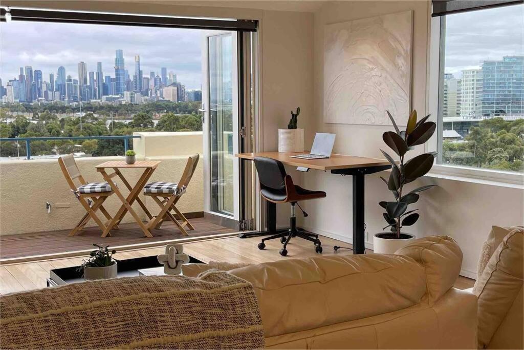 Spectacular Views Over Park *